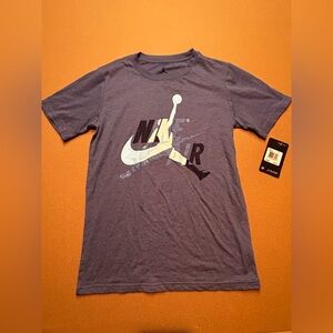 NWT Nike Jordan Boys Basketball T-Shirt Size Large​